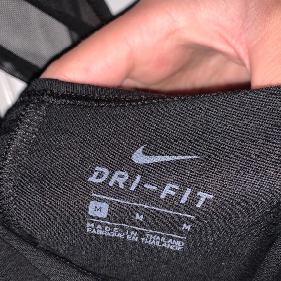 Women’s Nike Workout Tank - Picture 4 of 4